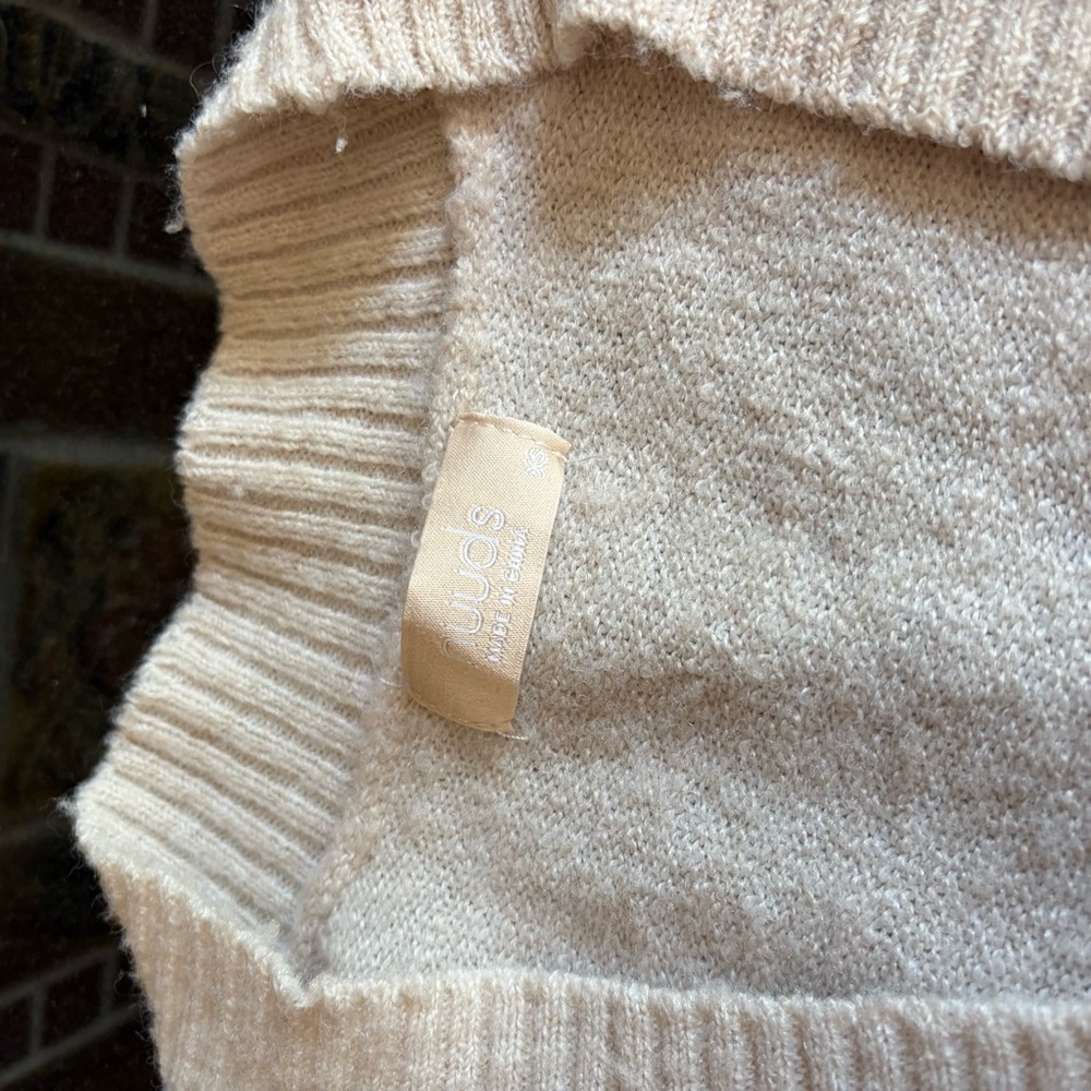 Sweater - Picture 4 of 8